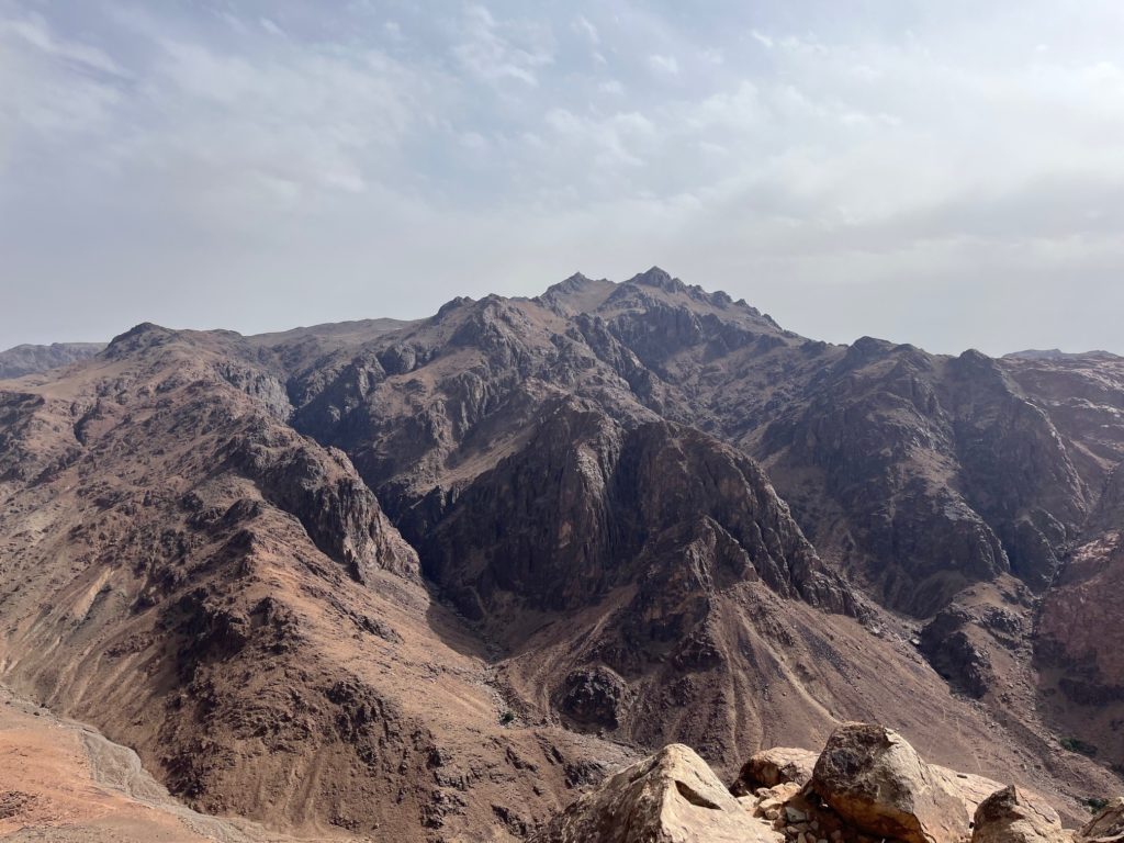 Le mont Sainte-Catherin (2642m) depuis le sommet du mont Sinaï